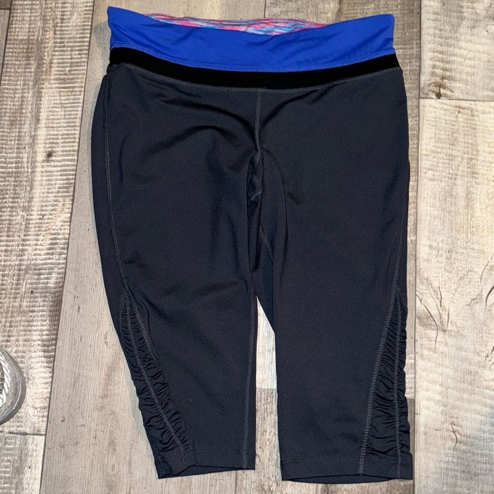 TANGERINE‎ women’s- knee length leggings- size M